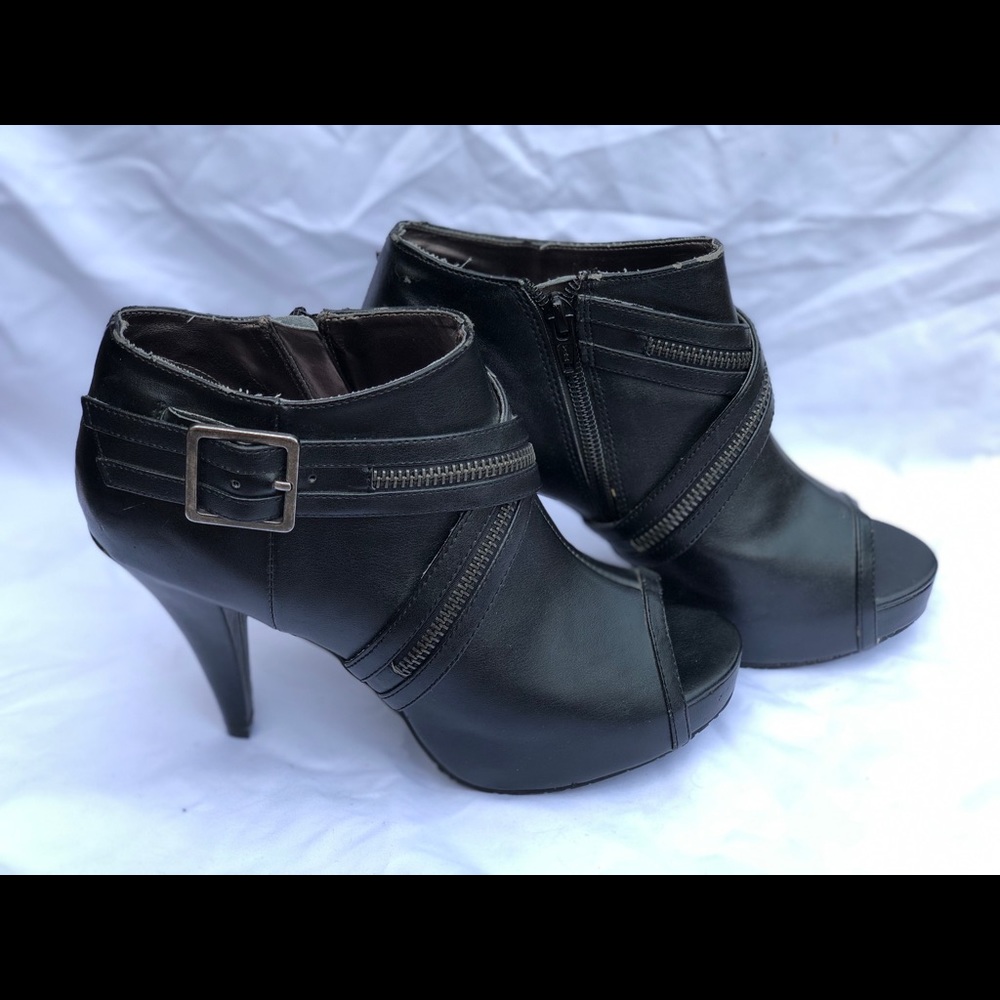 Shoes - Picture 2 of 3
